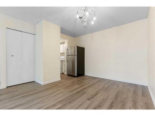 213-5404 10 Avenue Se, Calgary, AB - Indoor Photo Showing Other Room