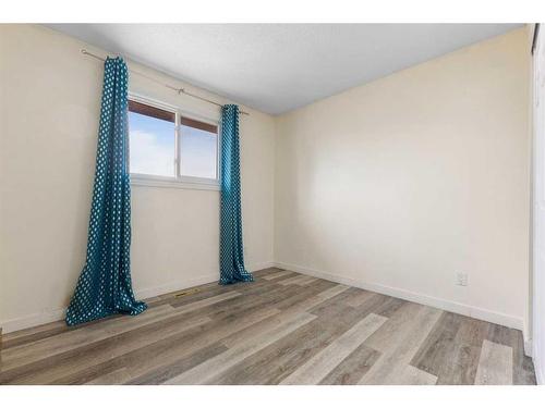 213-5404 10 Avenue Se, Calgary, AB - Indoor Photo Showing Other Room