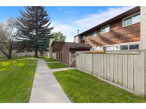 213-5404 10 Avenue Se, Calgary, AB - Outdoor