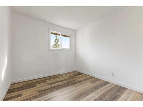 213-5404 10 Avenue Se, Calgary, AB - Indoor Photo Showing Other Room