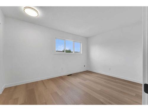 3-4531 7 Avenue Se, Calgary, AB - Indoor Photo Showing Kitchen With Double Sink With Upgraded Kitchen