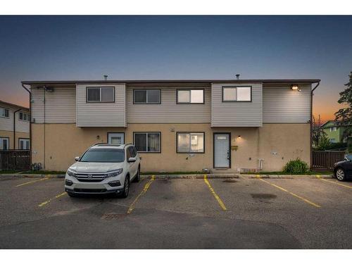 3-4531 7 Avenue Se, Calgary, AB - Outdoor