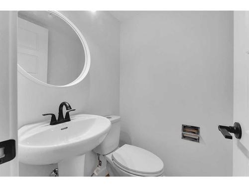 3-4531 7 Avenue Se, Calgary, AB - Indoor Photo Showing Bathroom