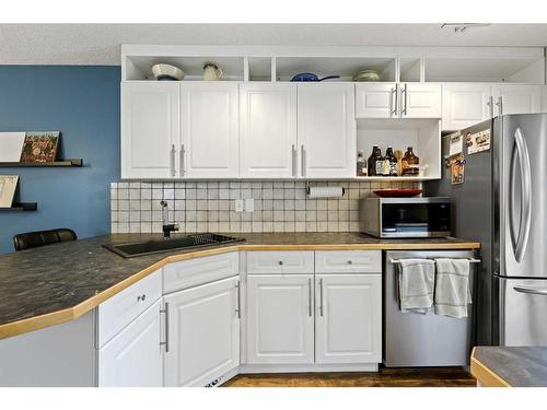 42 Inglewood Point Se, Calgary, AB - Indoor Photo Showing Kitchen