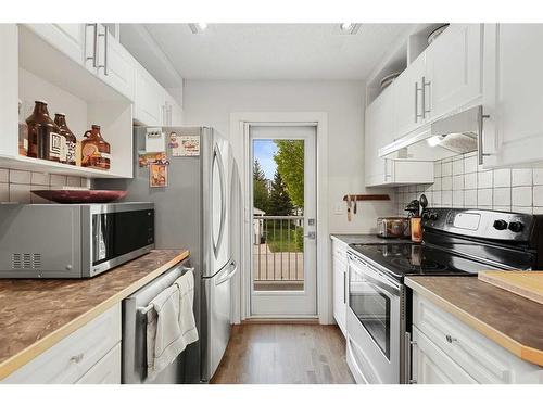 42 Inglewood Point Se, Calgary, AB - Indoor Photo Showing Kitchen