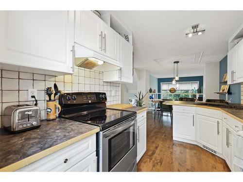 42 Inglewood Point Se, Calgary, AB - Indoor Photo Showing Kitchen