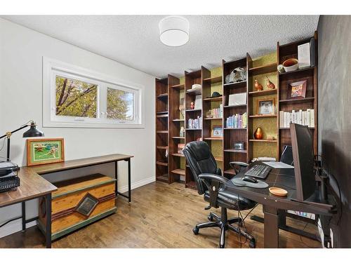 42 Inglewood Point Se, Calgary, AB - Indoor Photo Showing Office