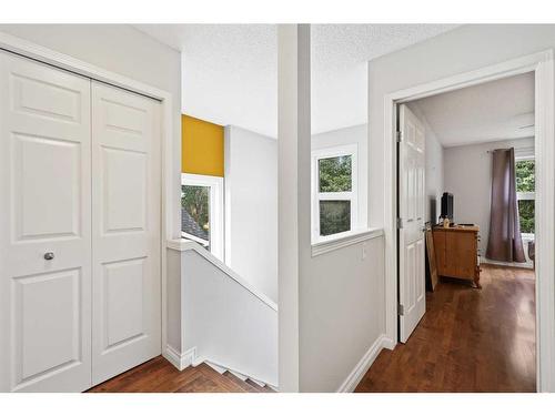 42 Inglewood Point Se, Calgary, AB - Indoor Photo Showing Other Room