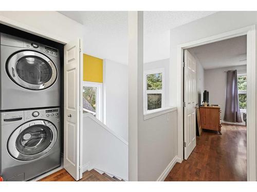 42 Inglewood Point Se, Calgary, AB - Indoor Photo Showing Laundry Room