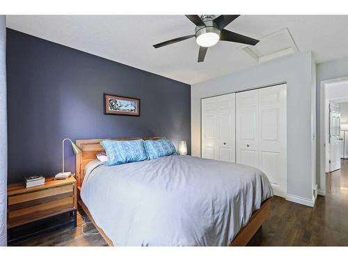 42 Inglewood Point Se, Calgary, AB - Indoor Photo Showing Bedroom