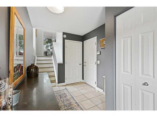 42 Inglewood Point Se, Calgary, AB - Indoor Photo Showing Other Room