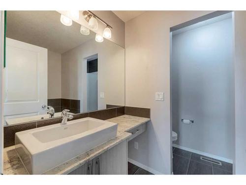 27 Nolanfield Terrace Nw, Calgary, AB - Indoor Photo Showing Bathroom