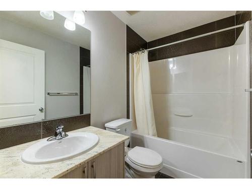 27 Nolanfield Terrace Nw, Calgary, AB - Indoor Photo Showing Bathroom