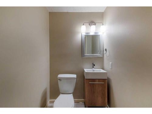 27 Nolanfield Terrace Nw, Calgary, AB - Indoor Photo Showing Bathroom