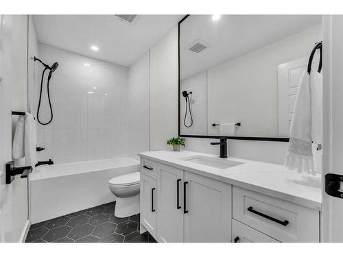 3244 Barr Road Nw, Calgary, AB - Indoor Photo Showing Bathroom