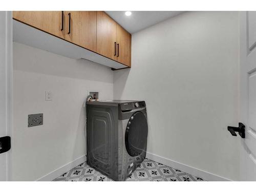 3244 Barr Road Nw, Calgary, AB - Indoor Photo Showing Laundry Room