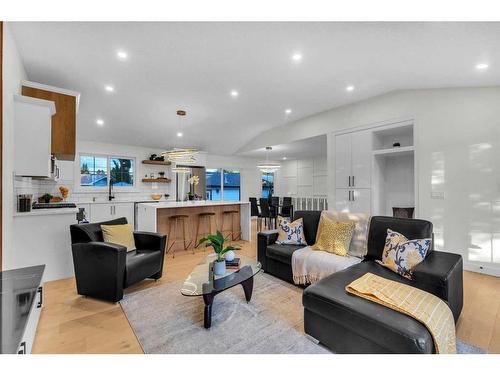 3244 Barr Road Nw, Calgary, AB - Indoor Photo Showing Living Room