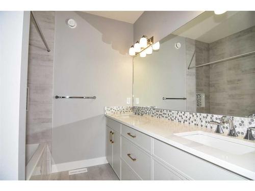 114 Carringford Close, Calgary, AB - Indoor Photo Showing Bathroom