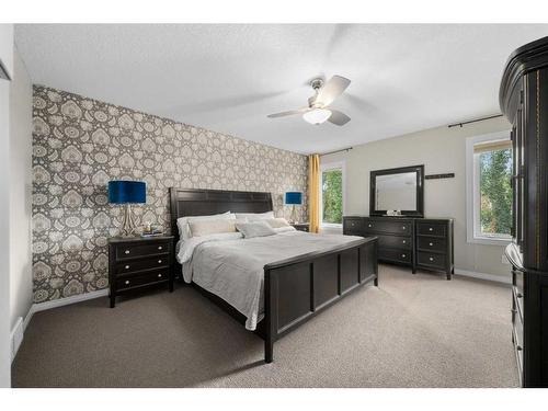 128 Elgin Estates Hill Se, Calgary, AB - Indoor Photo Showing Bedroom