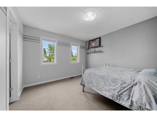 128 Elgin Estates Hill Se, Calgary, AB - Indoor Photo Showing Bedroom