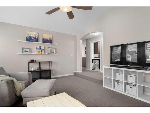 128 Elgin Estates Hill Se, Calgary, AB - Indoor Photo Showing Living Room