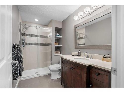 128 Elgin Estates Hill Se, Calgary, AB - Indoor Photo Showing Bathroom