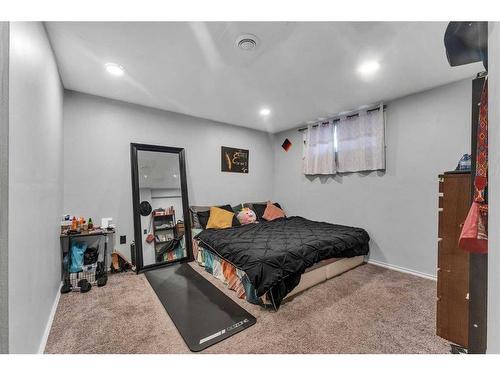 100 Martinvalley Crescent Ne, Calgary, AB - Indoor Photo Showing Bedroom