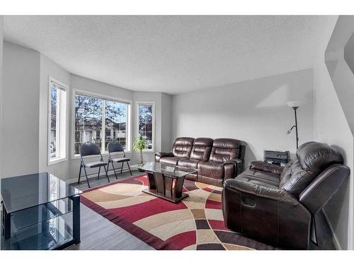 100 Martinvalley Crescent Ne, Calgary, AB - Indoor Photo Showing Living Room