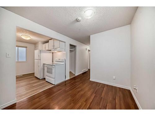 6303 Penbrooke Drive Se, Calgary, AB - Indoor Photo Showing Kitchen