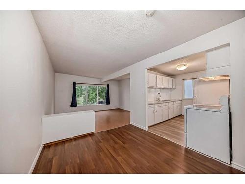 6303 Penbrooke Drive Se, Calgary, AB - Indoor Photo Showing Kitchen