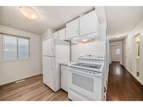 6303 Penbrooke Drive Se, Calgary, AB - Indoor Photo Showing Kitchen