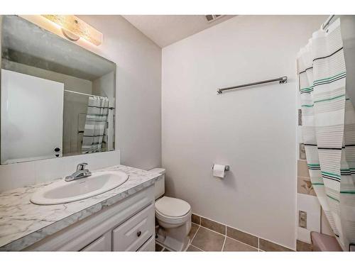 6303 Penbrooke Drive Se, Calgary, AB - Indoor Photo Showing Bathroom