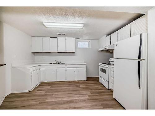 6303 Penbrooke Drive Se, Calgary, AB - Indoor Photo Showing Kitchen With Double Sink