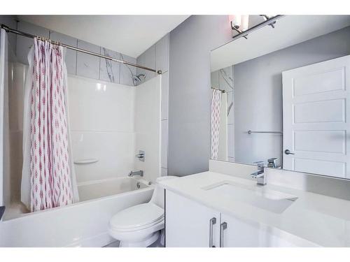 2034 38 Street Se, Calgary, AB - Indoor Photo Showing Bathroom