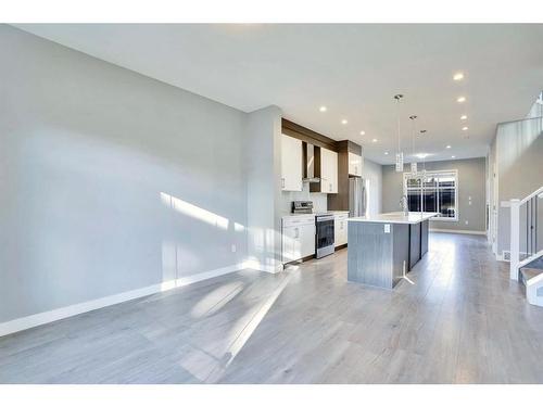 2034 38 Street Se, Calgary, AB - Indoor Photo Showing Kitchen With Upgraded Kitchen