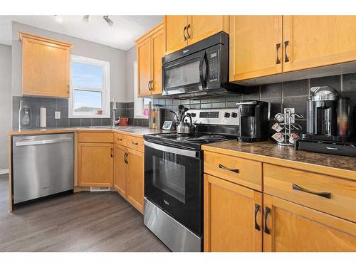 303 Sagewood Landing Sw, Airdrie, AB - Indoor Photo Showing Kitchen