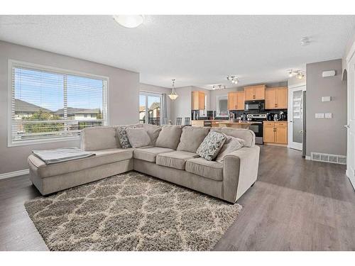 303 Sagewood Landing Sw, Airdrie, AB - Indoor Photo Showing Living Room