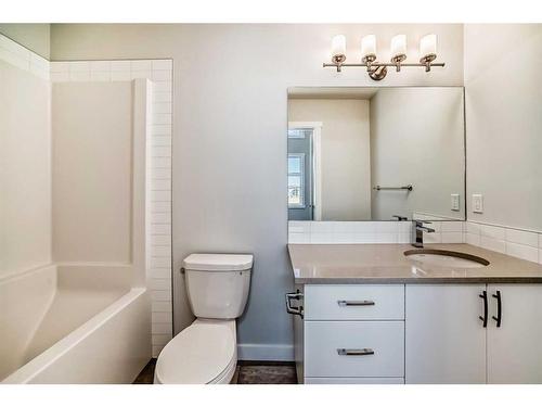 118 Walden Lane Lane Se, Calgary, AB - Indoor Photo Showing Bathroom