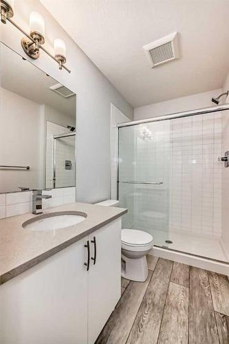 118 Walden Lane Lane Se, Calgary, AB - Indoor Photo Showing Bathroom