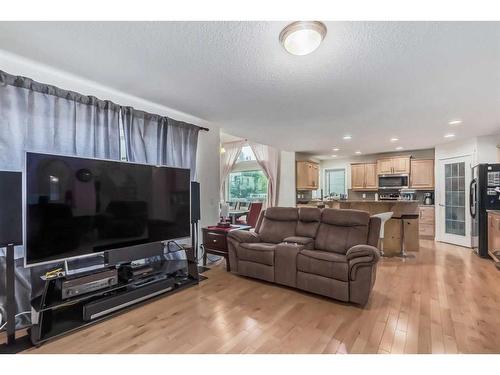 104 Panamount Manor Nw, Calgary, AB - Indoor Photo Showing Living Room