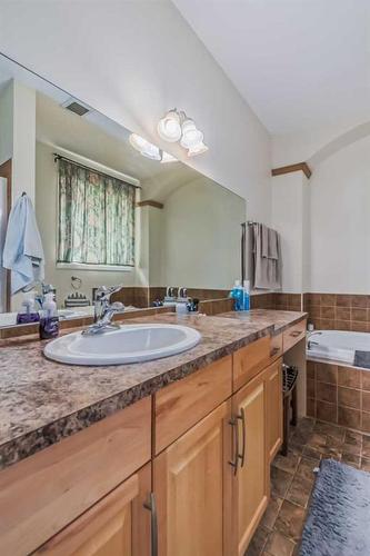 104 Panamount Manor Nw, Calgary, AB - Indoor Photo Showing Bathroom