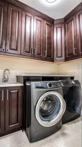 43 Lakes Estates Circle, Strathmore, AB - Indoor Photo Showing Laundry Room