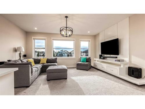 43 Lakes Estates Circle, Strathmore, AB - Indoor Photo Showing Living Room