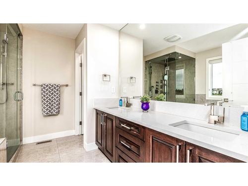 43 Lakes Estates Circle, Strathmore, AB - Indoor Photo Showing Bathroom