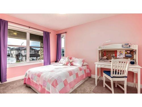 43 Lakes Estates Circle, Strathmore, AB - Indoor Photo Showing Bedroom