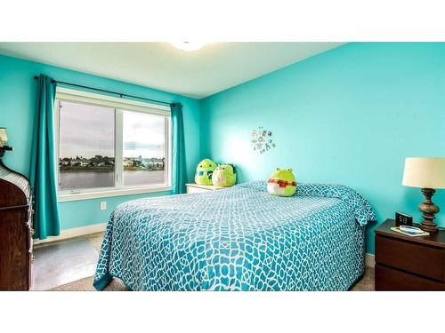 43 Lakes Estates Circle, Strathmore, AB - Indoor Photo Showing Bedroom