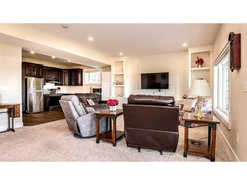 43 Lakes Estates Circle, Strathmore, AB - Indoor Photo Showing Living Room