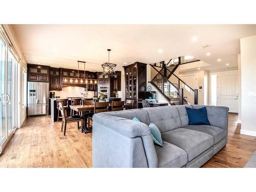 43 Lakes Estates Circle, Strathmore, AB - Indoor Photo Showing Living Room