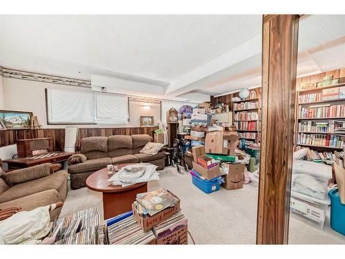 7918 33 Avenue Nw, Calgary, AB - Indoor Photo Showing Living Room