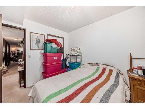 7918 33 Avenue Nw, Calgary, AB - Indoor Photo Showing Bedroom